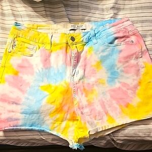 Judy Blue tye died Large shorts